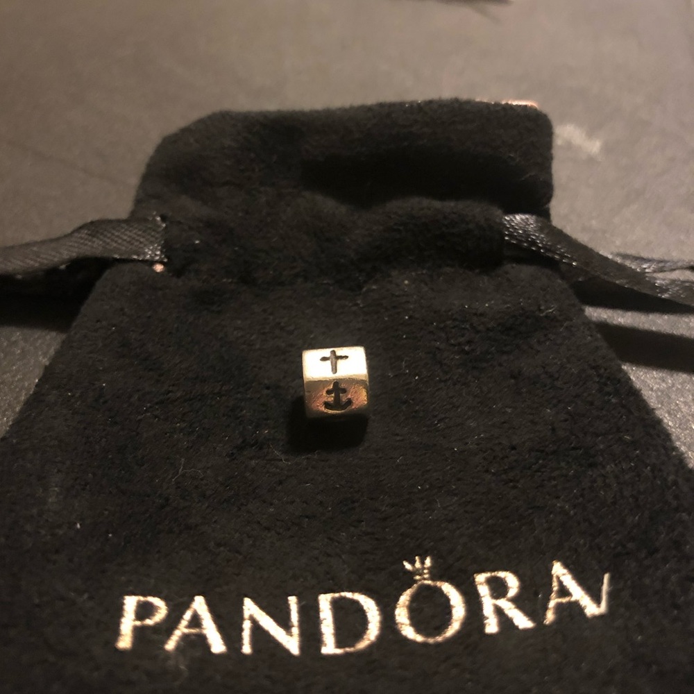 Pandora Heart, Anchor Cross Charm